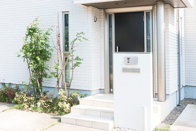 玄関先のお客様の確認時に